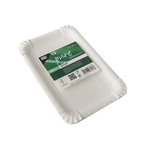 Un paquet de 12 assiettes jetables rectangulaires blanches PAPSTAR "pure" (13x20 cm) pour les fêtes, avec un bord surélevé et des coins arrondis, de la société PAPSTAR GmbH. Emballage écologique sous film rétractable avec des symboles de recyclage sur l'étiquette.