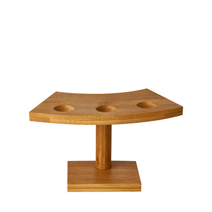 Le support PAPSTAR pour 3 cônes "pure" en bambou (9x16 cm) offre trois découpes rondes sur un support rectangulaire incurvé, idéal pour la présentation de cônes. Marque : PAPSTAR GmbH, 1 pièce.