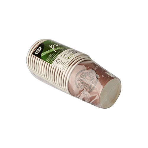 Une pile de gobelets en carton violet PAPSTAR "Pure Joy" (20 pièces, Ø 6 cm) de la PAPSTAR GmbH, emballée dans un film rétractable avec une étiquette vert-blanc. Les gobelets en carton violets sont soigneusement imbriqués les uns dans les autres.