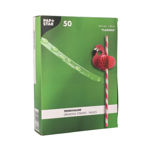 Une boîte verte avec l'inscription « PAPSTAR 50 pailles, papier Ø 6 mm · 20 cm » de la société PAPSTAR GmbH contient des pailles en papier écologiques avec des rayures roses et blanches et un flamant rose décoratif, soulignant la qualité durable.