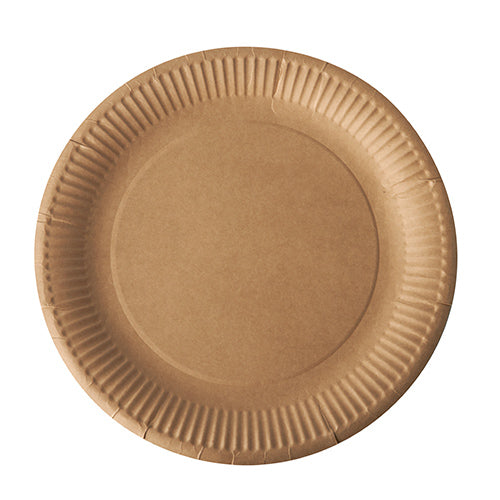 Une assiette simple, ronde, brune PAPSTAR 100, carton "pure" rond de PAPSTAR GmbH avec un bord cannelé est illustrée sur fond blanc. Cette assiette en carton certifiée FSC et durable est écologique.