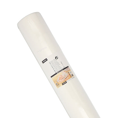 La nappe Starpak, similaire au tissu (Airlaid 20 m x 1,2 m), se distingue par son apparence similaire au tissu et procure une sensation de haute qualité ; l'étiquette montre les détails du produit et une image de mains travaillant la pâte.