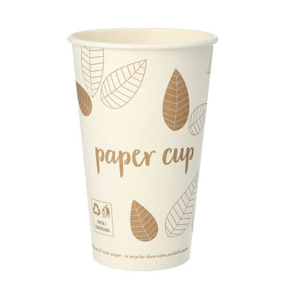 Le PAPSTAR gobelet en carton pur "ZERO" de 50 pièces de la PAPSTAR GmbH est un gobelet en carton blanc avec un motif de feuille brune, l'inscription "Paper Cup" et des symboles de recyclage, fabriqué à partir de matériaux durables et biodégradables.