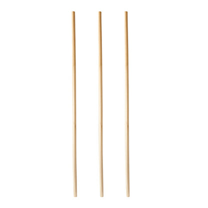 Trois pailles droites et claires PAPSTAR GmbH "pure" (Ø 4 mm, 23 cm) sont disposées verticalement sur un fond blanc et soulignent les pailles en papier élégantes et respectueuses de l'environnement du distributeur de 150 pièces.