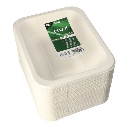 Une pile de 100 plats scellés rectangulaires blancs PAPSTAR en canne à sucre, avec un bord légèrement relevé, une surface lisse et un emballage écologique. L'étiquette verte « pur » est située sur le dessus. Marque : PAPSTAR GmbH.