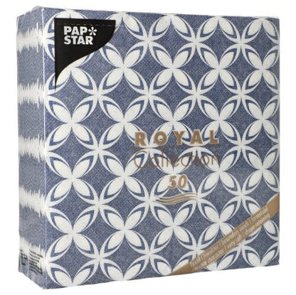 Un paquet de 50 serviettes PAPSTAR "ROYAL Collection", 1/4-papillon (40 x 40 cm), avec des cercles géométriques bleus et blancs et "ROYAL Collection 50" en or sur le devant, de PAPSTAR GmbH.