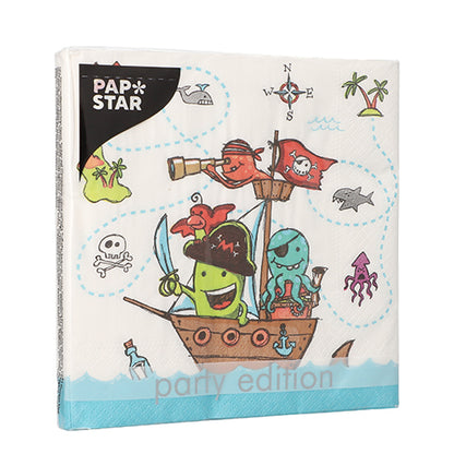 Les PAPSTAR 20 serviettes (33x33 cm, 3 plis, 1/4 pli, Design Set 2) de la PAPSTAR GmbH présentent des animaux marins de dessin animé en tant que pirates sur un bateau avec des symboles de pirates et une carte au trésor en arrière-plan.