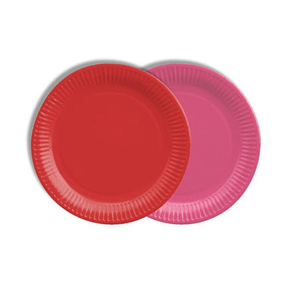 On voit ici deux éléments superposés PAPSTAR 12 assiettes en carton rondes, Ø 18 cm, couleurs assorties, les PAPSTAR GmbH : l'une rouge unie, l'autre rose. Ces deux assiettes écologiques au bord cannelé sont présentées sur un fond blanc uni.