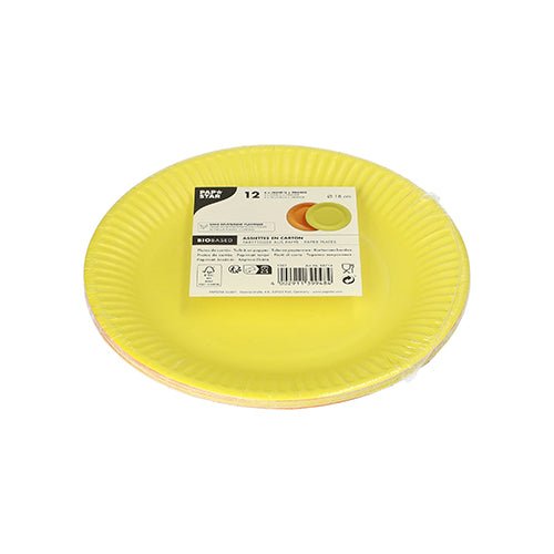 Un paquet de 12 assiettes rondes en carton de la PAPSTAR GmbH (Ø 18 cm, couleurs assorties) avec étiquette et code-barres visibles sur fond blanc. Respectueux de l'environnement et biodégradable.