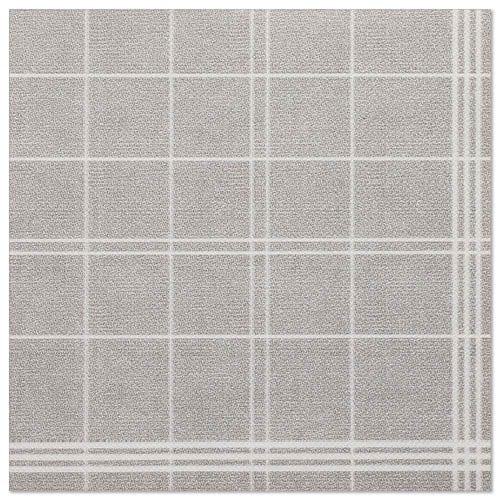 Un morceau carré de moquette gris clair avec un motif en grille blanche, reflétant la texture raffinée et le design des 50 serviettes "ROYAL Collection" 1/4 pliée 40 x 40 cm gris de PAPSTAR GmbH. Dans le coin inférieur droit apparaissent des lignes parallèles supplémentaires.