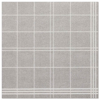 Un morceau carré de moquette gris clair avec un motif en grille blanche, reflétant la texture raffinée et le design des 50 serviettes "ROYAL Collection" 1/4 pliée 40 x 40 cm gris de PAPSTAR GmbH. Dans le coin inférieur droit apparaissent des lignes parallèles supplémentaires.