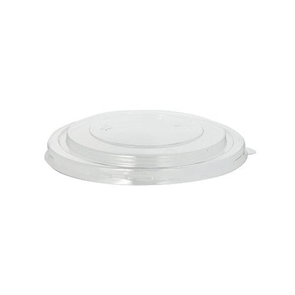 Le couvercle Starpak 50 pour saladiers, rond, transparent, d'une hauteur de 2 cm, en PET, est un couvercle en plastique transparent et plat, doté d'un centre légèrement surélevé et d'une petite languette permettant de le retirer facilement, adapté aux saladiers ronds.