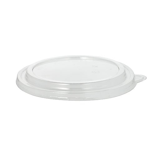 Le couvercle Starpak 50 pour saladiers est un couvercle rond en PET transparent (2 cm de hauteur) muni d'une petite languette à déchirer, représenté ici sur fond blanc.