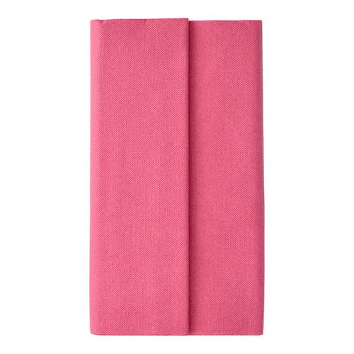 Une nappe rectangulaire rose soigneusement pliée, PAPSTAR-Tissue, « ROYAL Collection » (120 cm x 180 cm) de la PAPSTAR GmbH est présentée sur un fond blanc et montre son motif subtil de structure et deux bandes verticales.