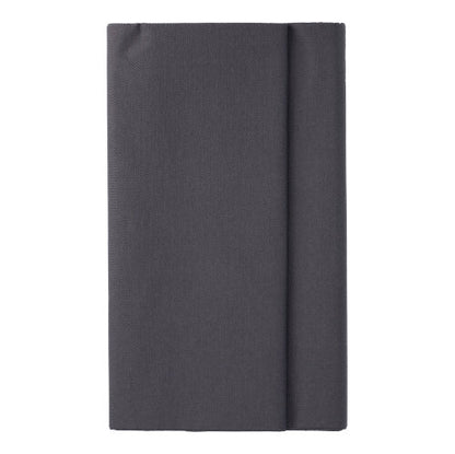 Une simple nappe gris foncé PAPSTAR de la ROYAL Collection (120 cm x 180 cm, tissu) de PAPSTAR GmbH est soigneusement pliée devant un fond blanc.
