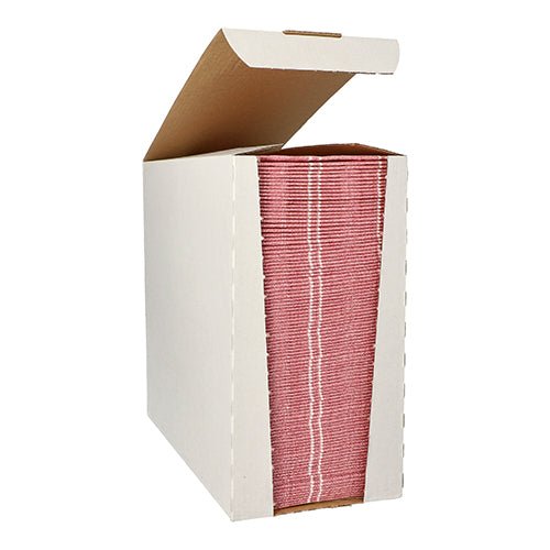 Dans une boîte distributrice blanche en carton avec un couvercle ouvert se trouve un ensemble soigneusement empilé de 100 serviettes « ROYAL Collection » 1/6-pli (48 cm x 33 cm) de la PAPSTAR GmbH prêt à être distribué.
