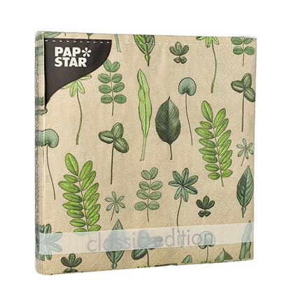 Un paquet de serviettes marron PAPSTAR avec un motif de feuilles vertes, marqué "classic edition", contient 20 serviettes trois plis (33x33 cm, 1/4 pli) du Design Set 6 de PAPSTAR GmbH.