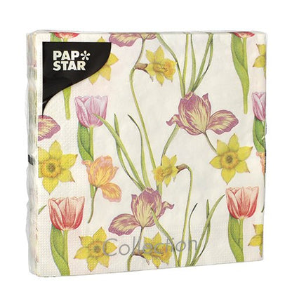 Un paquet de PAPSTAR 20 serviettes, 33x33 cm, 3 plis, avec un motif de fleurs de tulipes et de jonquilles en rose, jaune et vert sur fond blanc. Marque : PAPSTAR GmbH. Enveloppé dans du plastique transparent. Design Set 1, plié 1/4.