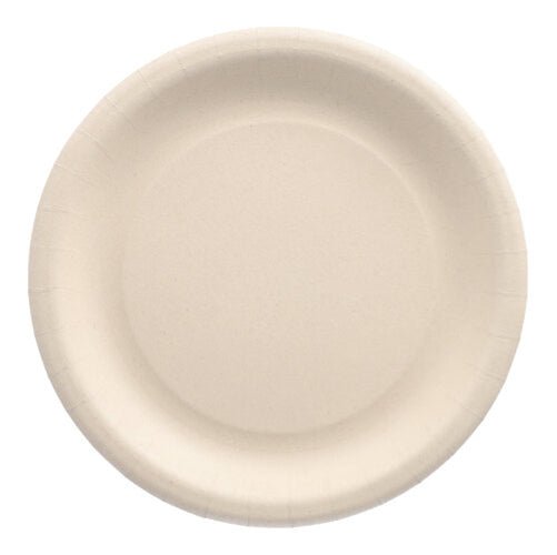 Le PAPSTAR 20 assiettes fabriquées à partir de résidus agricoles « pure » – assiettes jetables rondes, de couleur beige, fabriquées à partir de matières premières durables, avec un rebord légèrement surélevé, de PAPSTAR GmbH, photographiée d'en haut sur fond blanc.