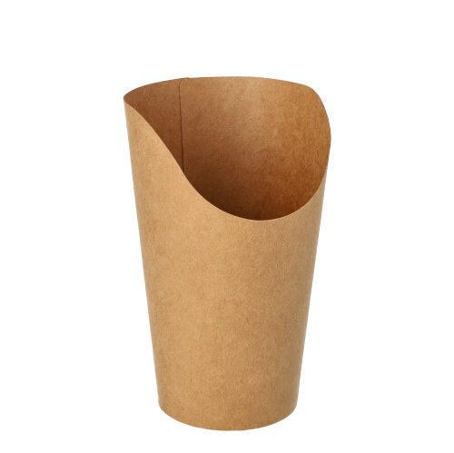 Les PAPSTAR 50 Wrap Cups, carton brun de la PAPSTAR GmbH sont debout avec un dessus incliné et ouvert devant un fond blanc - parfaits Wrap Cups écologiques pour des fêtes et des événements.