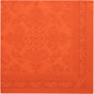 Les PAPSTAR 50 serviettes "ROYAL Collection" 1/4 pli, 40 x 40 cm en nectarine, avec un motif floral en relief et une bordure décorative - idéal pour ajouter de l'élégance à votre table dressée.