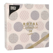 Un paquet de 50 serviettes PAPSTAR "ROYAL Collection" 1/4-pli 40 x 40 cm en rose de PAPSTAR GmbH, avec un design décoratif et des informations sur le produit à l'avant.