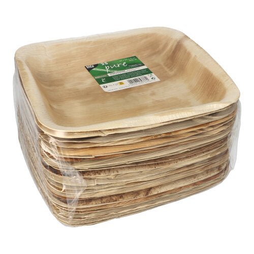 Une pile de 25 PAPSTAR bols scellés en feuille de palmier "pure" carrés de PAPSTAR GmbH - des assiettes carrées, écologiques et biodégradables en matériaux naturels, emballées dans du plastique transparent avec une étiquette verte et blanche - parfaites pour une alimentation durable.