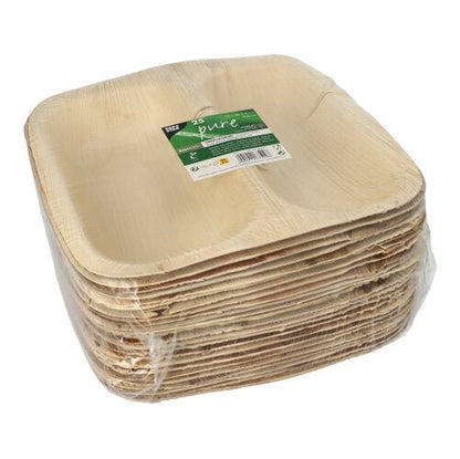 Une pile de 25 bols scellés en feuille de palmier "pure" de PAPSTAR GmbH, des assiettes carrées en matériau de feuille de palmier écologique et biodégradable, emballées dans du plastique transparent avec une étiquette de produit verte et blanche sur le dessus.