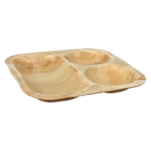 Les PAPSTAR 25 bols scellés en feuille de palmier "pure" carrés de PAPSTAR GmbH sont des assiettes carrées, brun clair, écologiques avec trois compartiments, des bords surélevés et une surface texturée; fabriquées en feuille de palmier biodégradable.