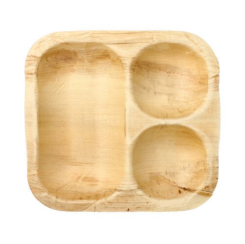Les PAPSTAR 25 bols scellés en feuille de palmier "pure" carrés de PAPSTAR GmbH sont des assiettes carrées avec trois compartiments ronds, avec un grain de feuille de palmier naturel, des bords légèrement arrondis et sont écologiques ainsi que biodégradables. Illustrées sur fond blanc.