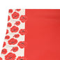 La nappe PAPSTAR en papier (3 m x 1,2 m) de PAPSTAR GmbH se distingue par sa couleur rouge avec un bord blanc et des coquelicots rouges – idéale comme nappe jetable pour des occasions spéciales.