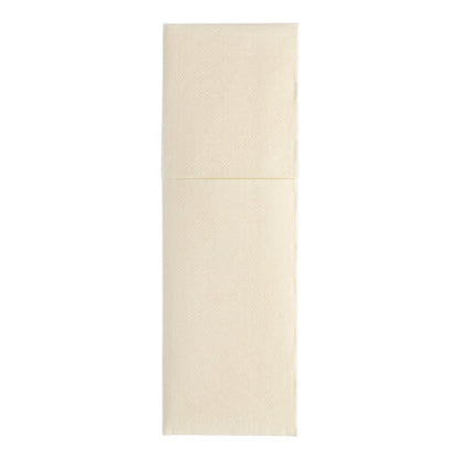 Vor weißem Hintergrund ist eine ungefaltete beige Serviette aus der PAPSTAR 50 Servietten „ROYAL Collection“ (48 x 30 cm, mit Besteckfalz) der PAPSTAR GmbH abgebildet.