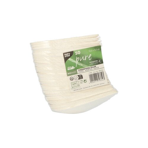 Une pile de 50 ovales blancs PAPSTAR Assiettes à amuse-bouches (canne à sucre « pure »), marque de la PAPSTAR GmbH, avec une étiquette verte et blanche indiquant les détails du produit, la taille et des symboles écologiques signifiant la biodégradabilité.
