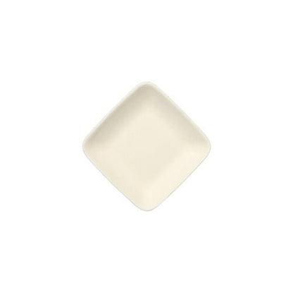 Un PAPSTAR 50 assiettes à amuse-bouches en canne à sucre « pure » blanche de PAPSTAR Le logo de la GmbH est carré, de couleur blanc cassé, et est représenté sur fond blanc, les coins orientés vers le haut, le bas, la gauche et la droite.