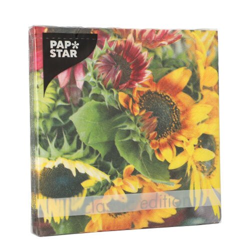 Le paquet de 20 serviettes de PAPSTAR GmbH est composé de serviettes de 33 x 33 cm, 3 plis avec motif floral et pliage pratique en 1/4.