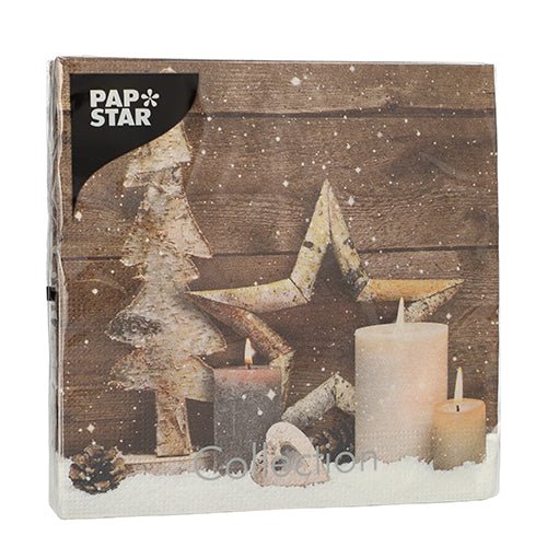 Les 20 serviettes PAPSTAR GmbH, 33x33 cm, 3 plis, set 5 présentent un design hivernal rustique avec des bougies et des décorations en bois - durables et décoratives pour des occasions festives.