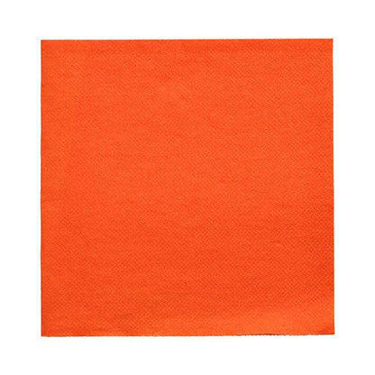 Sur fond blanc est représentée une simple serviette orange PAPSTAR 20 serviettes "DAILY Collection" (1/4-pli, 32x32 cm) de PAPSTAR GmbH, dont la surface est lisse et sans marquages.