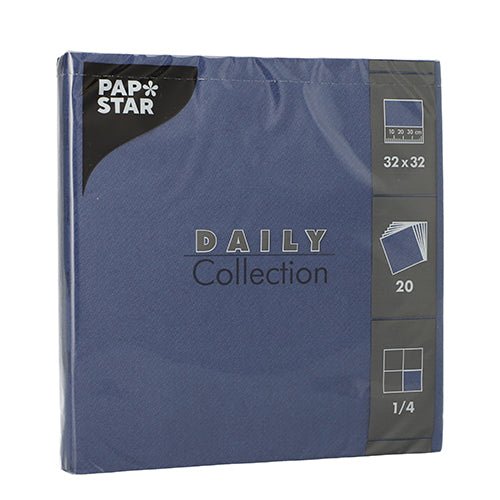 Un paquet bleu avec 20 serviettes PAPSTAR "DAILY Collection" 1/4 pli, 32 x 32 cm de PAPSTAR GmbH - idéal pour une décoration de table élégante, avec des symboles de pli et de quantité sur le côté droit.