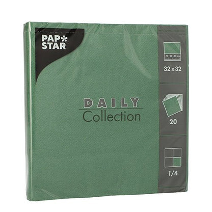 Un paquet vert avec 20 serviettes "DAILY Collection" de PAPSTAR GmbH, 32 x 32 cm, 1/4 pli - parfait pour une décoration de table élégante, avec des détails du produit sur le devant.
