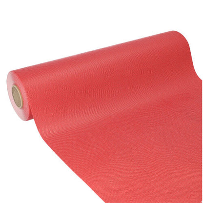 Le chemin de table Starpak, semblable à du tissu, non-tissé «soft selection plus» (24 m x 40 cm) est partiellement déroulé, le noyau en carton est visible. Sa surface rouge légèrement texturée est idéale comme chemin de table pour des occasions spéciales.