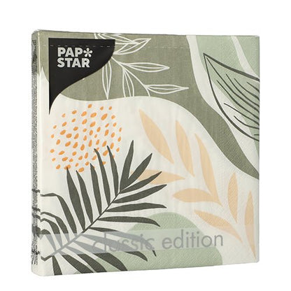 Un paquet de PAPSTAR 20 serviettes, 33 cm x 33 cm, 3 plis, du Design Set 6 de PAPSTAR GmbH, avec un motif botanique vert, beige et crème sur l'emballage.