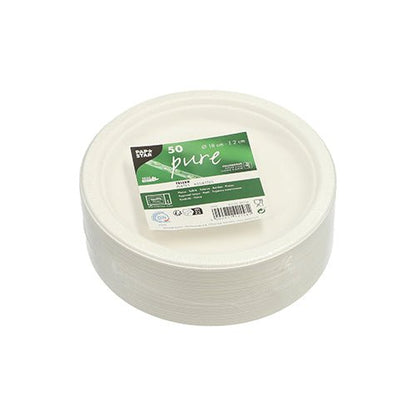 Un paquet de 50 assiettes PAPSTAR en canne à sucre de PAPSTAR GmbH avec une étiquette verte "pure", des détails de produit et des symboles écologiques sur un fond blanc simple.