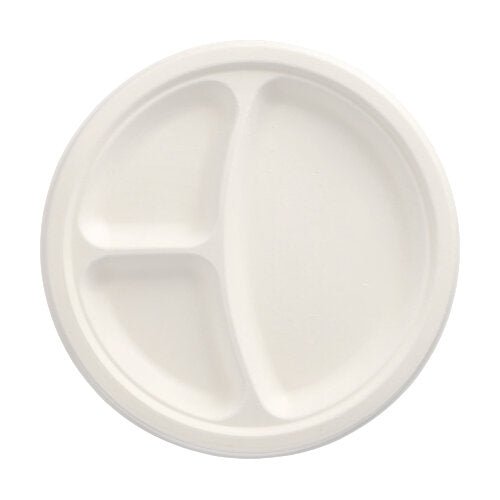 L'assiette ronde, blanche PAPSTAR 50 assiettes en canne à sucre « pure » de PAPSTAR GmbH a trois compartiments de tailles différentes – durable et pratique pour toute occasion, vue de dessus sur fond neutre.