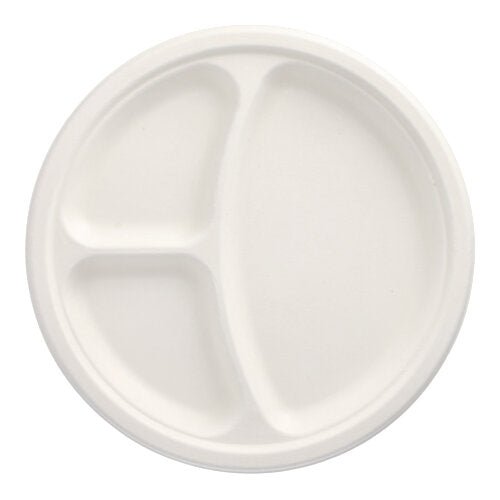 Une assiette jetable ronde PAPSTAR 50 assiettes, canne à sucre « pure » blanche de PAPSTAR GmbH, avec trois compartiments (un grand, deux petits), durable et biodégradable – photographiée vide en vue aérienne sur fond blanc.