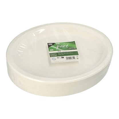 Une pile de PAPSTAR 50 assiettes en canne à sucre « pure » jetables de PAPSTAR GmbH, emballée dans un film transparent et munie d'une étiquette vert-blanc, indique que les assiettes biodégradables sont fabriquées à partir de canne à sucre.