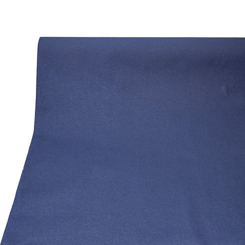 Un gros plan de la nappe PAPSTAR, semblable à du tissu, PV-Tissue Mix « ROYAL Collection » (20 m x 1,18 m) de la PAPSTAR GmbH, déroulée en bleu foncé sur fond blanc.