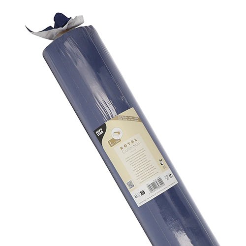 Un rouleau de nappe PAPSTAR, semblable à du tissu, PV-Tissue Mix de la collection ROYAL (20 m x 1,18 m) de la PAPSTAR GmbH est représenté avec une étiquette beige avec texte et symboles sur fond blanc. Fabriqué pour une qualité premium.