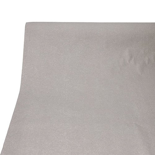 Un gros plan d'une feuille plate et lisse gris clair de la nappe PAPSTAR, semblable à du tissu, PV-Tissue Mix « ROYAL Collection » (20 m x 1,18 m) de la PAPSTAR GmbH, avec une texture subtile et des ombres douces sur le côté droit.