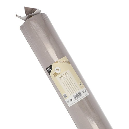 Un rouleau de nappe de la PAPSTAR GmbH, semblable à du tissu, PV-Tissue Mix « ROYAL Collection » (20 m x 1,18 m), brun clair, avec une étiquette de produit, photographié sur fond blanc.