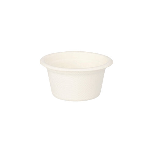 Les bols à vinaigrette PAPSTAR en canne à sucre "pure" Ø 6 cm, blanc (ensemble de 12) de PAPSTAR GmbH sont écologiques, biodégradables et visibles comme de petites coupelles en carton blanc isolées sur fond blanc.